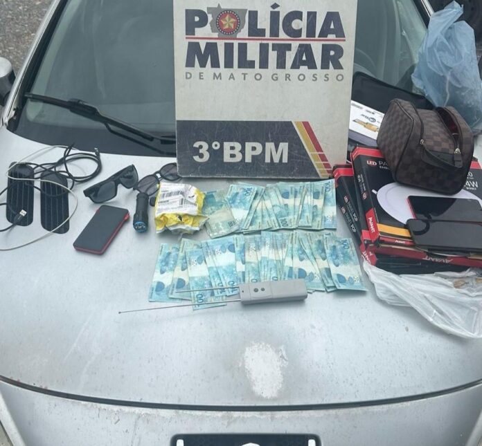 Dois homens são presos pela Polícia Militar suspeitos de furtar veículo em Cuiabá - 