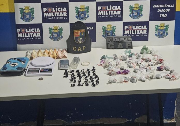 PM prende casal por tráfico e apreende mais de 70 porções de drogas - 