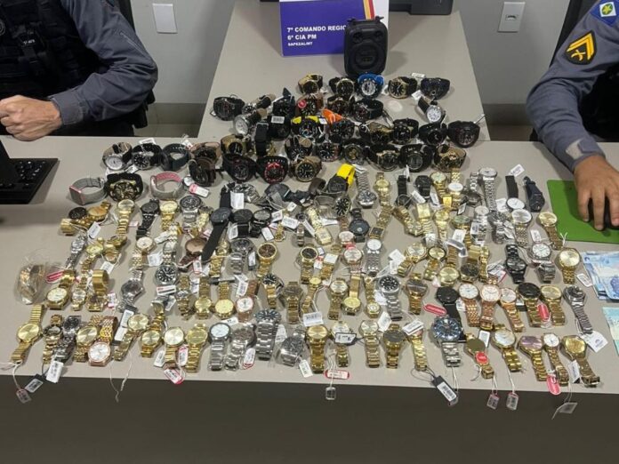 Polícia Militar prende homem e recupera 148 relógios furtados de ótica em Sapezal - 