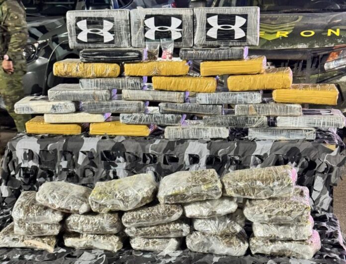 Polícia Militar e Gefron apreendem 45 tabletes de drogas e causam prejuízo de R$ 539 mil às facções criminosas - 