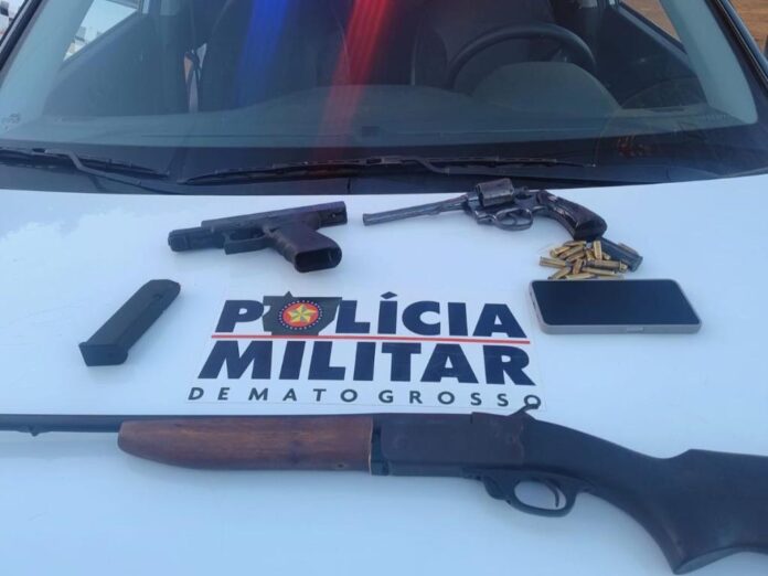 PM desarticula quadrilha e apreende arma de fogo de facção em São José dos Quatro Marcos - 