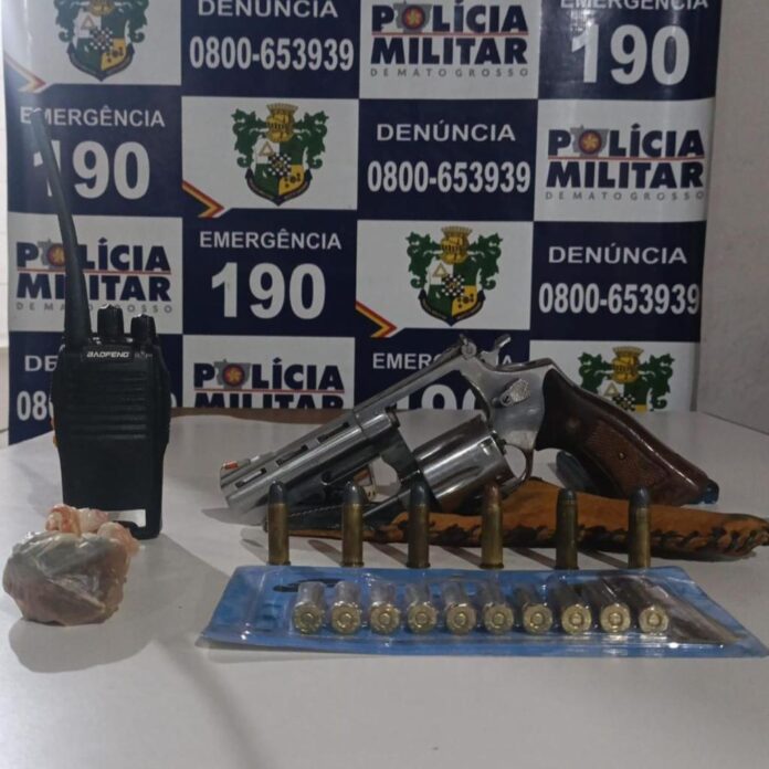 Polícia Militar prende homem revólver e munições em Vila Bela da Santíssima Trindade - 
