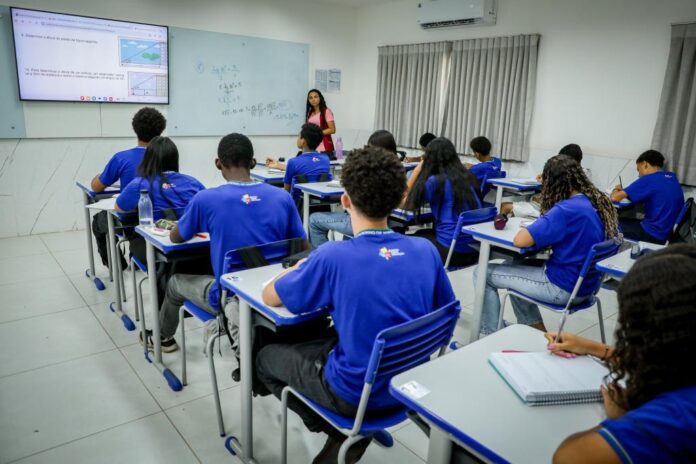 Após consultas, escolas em Barra do Garças e Pontal passarão para o regime cívico-militares