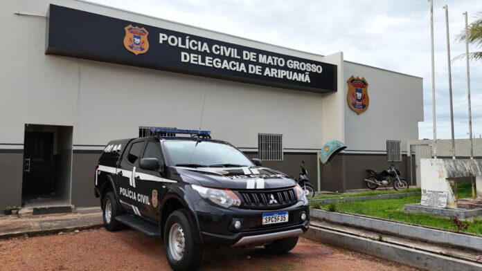 Polícia Civil cumpre mandado e prende quatro pessoas por homicídio, tráfico e posse ilegal de armas - 