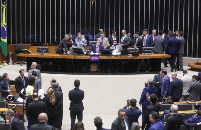Discussão e Votação de Propostas Legislativas.