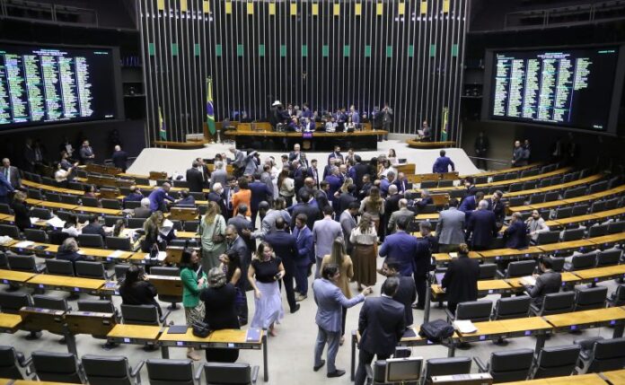 Discussão e Votação de Propostas Legislativas.