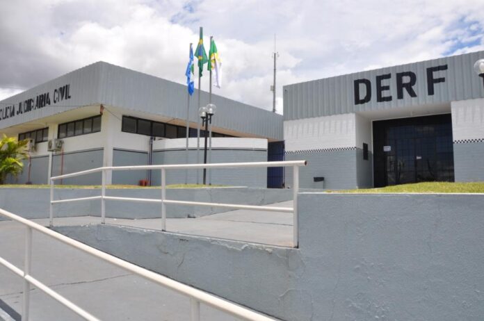 Polícia Civil prende autores de furtos de fio de cobre que se passavam por funcionários de empresa de telefonia - 