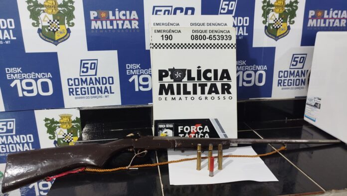 Homem é preso com arma após ser flagrado pela PM na via de acesso à Voadeira, em Barra do Garças