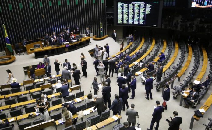 Discussão e votação de propostas legislativas.
