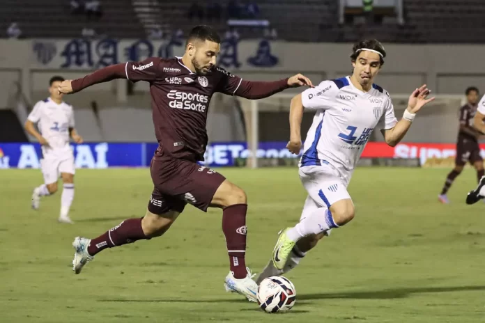 Zé Ricardo valoriza empate Avaí
