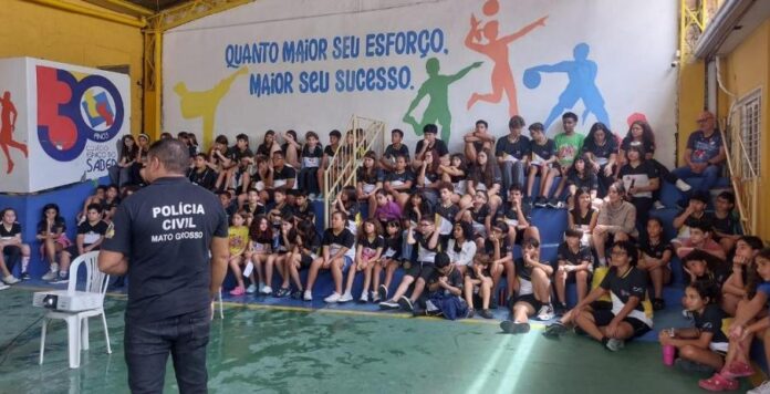 Polícia Civil realiza atividade de prevenção ao bullying e cyberbullying com estudantes da região metropolitana - 