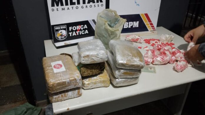 PM apreende oito tabletes de maconha, 576 porções de cocaína e prende faccionado - 