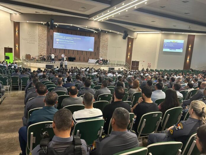 Polícia Militar reúne 500 militares para debater saúde mental e bem-estar em Cuiabá - 
