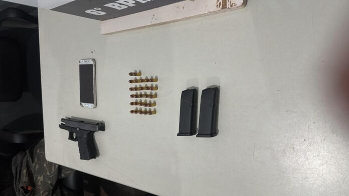 Polícia Militar prende faccionados e apreende pistola com 28 munições - 