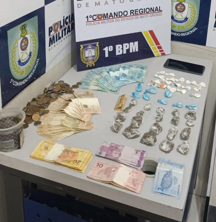PM prende homem com 45 porções de drogas e apreende R$ 4,3 mil - 