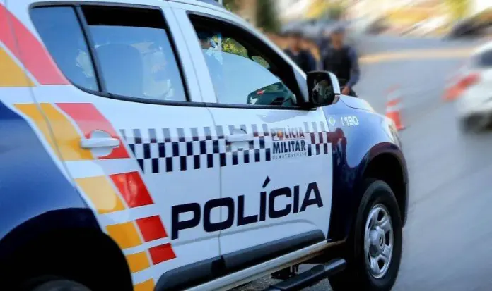 Polícia Militar prende dois homens por sequestro e tortura de motociclista de aplicativo - 