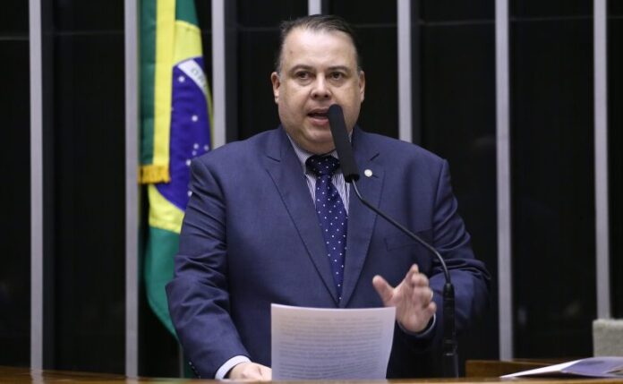 Deputado Julio Cesar Ribeiro (Republicanos-DF) fala no Plenário da Câmara dos Deputados