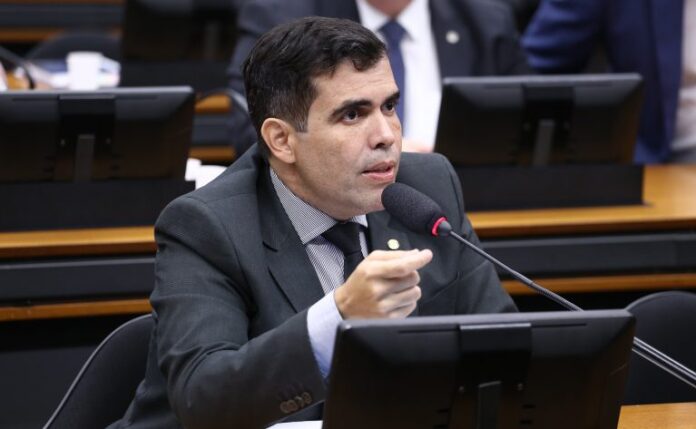 Instalação da Comissão e Eleição do Presidente e dos Vice-Presidente. Dep. Ricardo Ayres (REPUBLICANOS - TO)