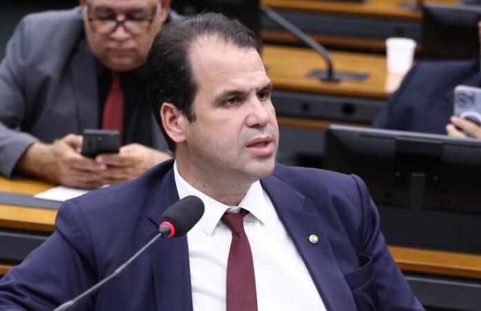 Denúncias de fraudes em repasses para entidades conveniadas ao INSS. Dep. Aureo Ribeiro (SOLIDARIEDADE - RJ)