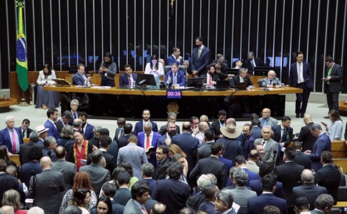 Discussão e Votação de Propostas Legislativas.