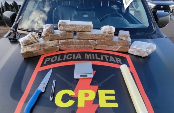 Homem é preso com mais de 5 quilos de maconha em ponto de armazenamento