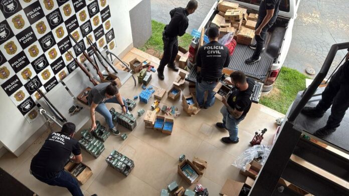 Polícia apreende 44 mil munições com grupo que vende armas para facção